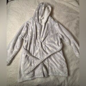 Colsie Starry White Fleece Robe